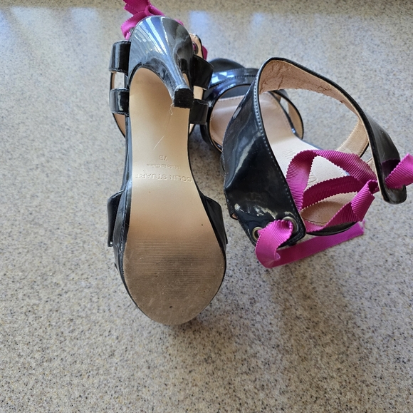 Colin Stuart 4 in patent leather heels. - Picture 6 of 9